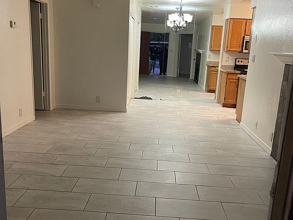 3rd image of 601 W Tonopah Dr