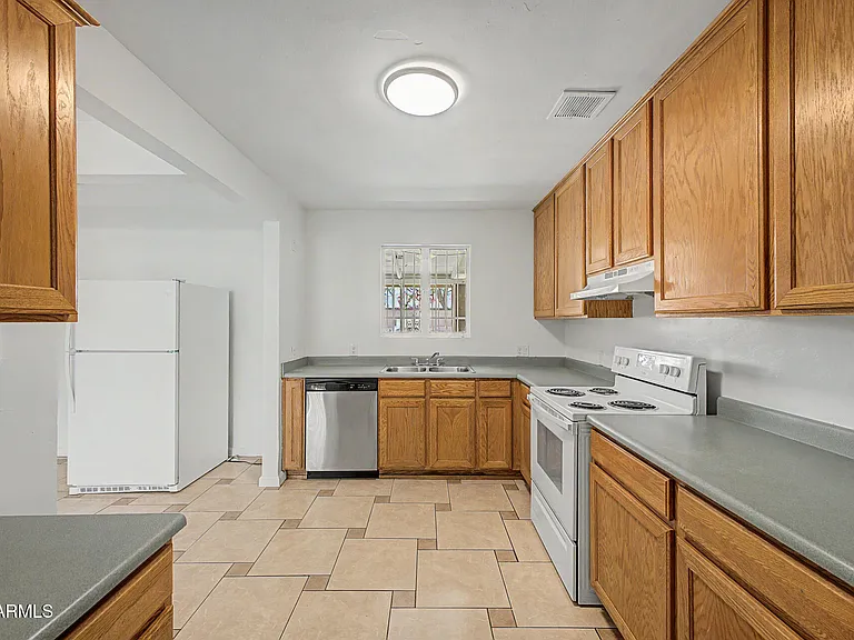 7008 N 12th St — Photo 10