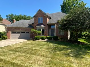 609 Pine St, Sugar Grove, IL 60554