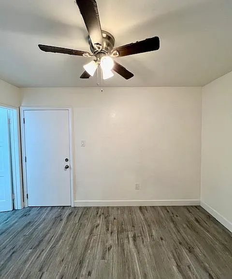527 E 3rd St #20 — Photo 7