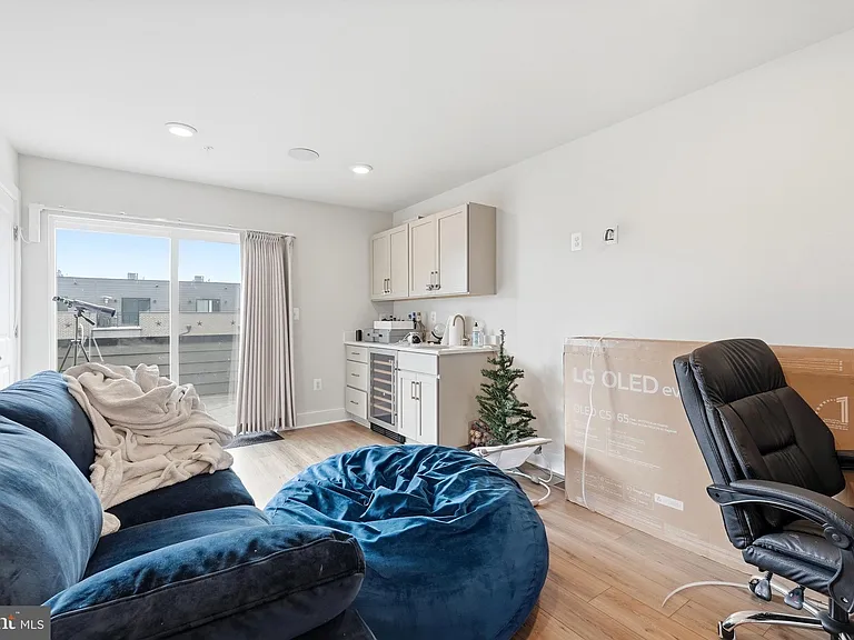 153 Locke St — Photo 30