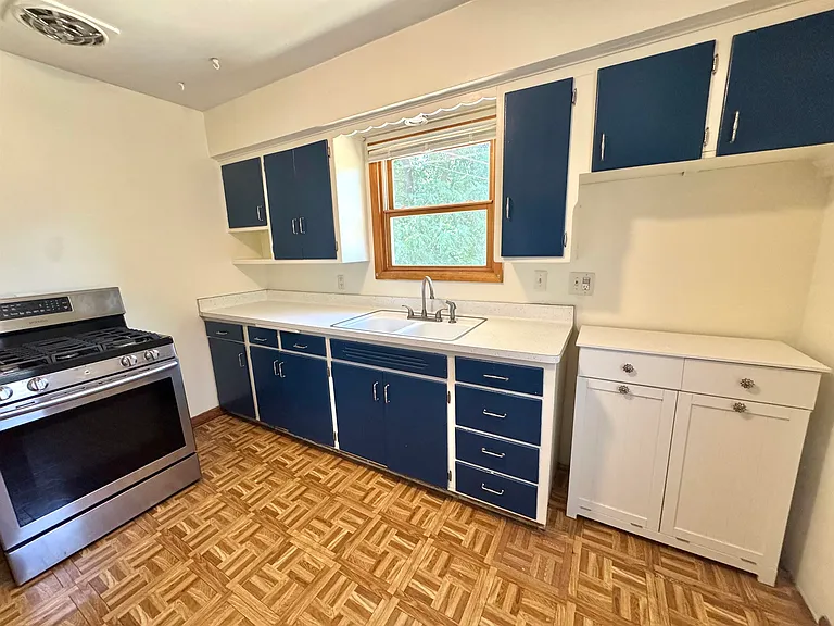 222 S Midvale Blvd — Photo 13