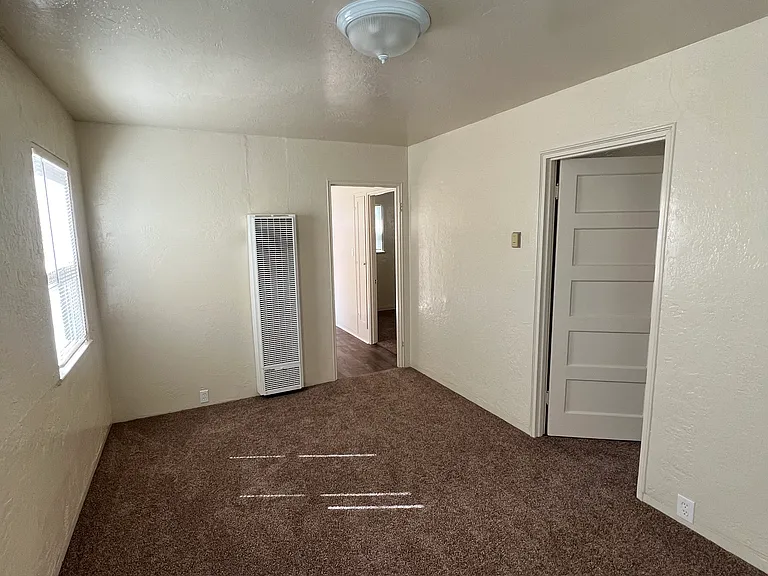 621 E Church St — Photo 3