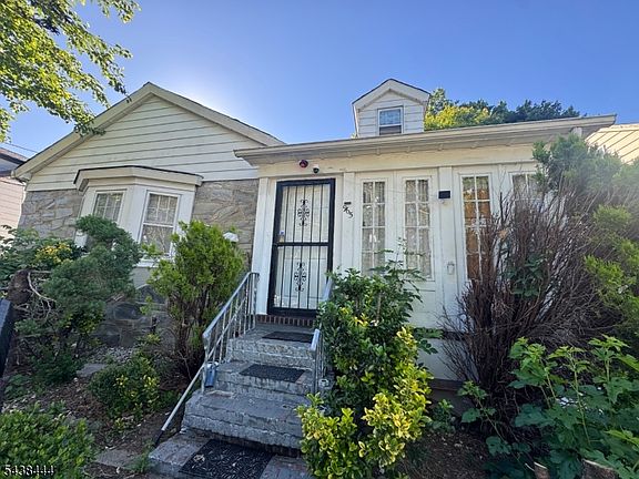 2nd image of 965 Liberty Ave