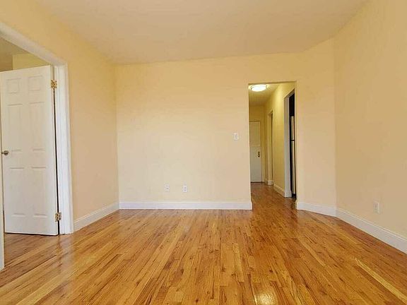 3rd image of 1642 Lexington Ave APT 19
