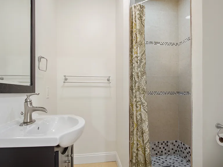 2355 E Harold St — Photo 2