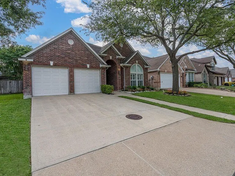 1211 Campton Ct — Photo 3