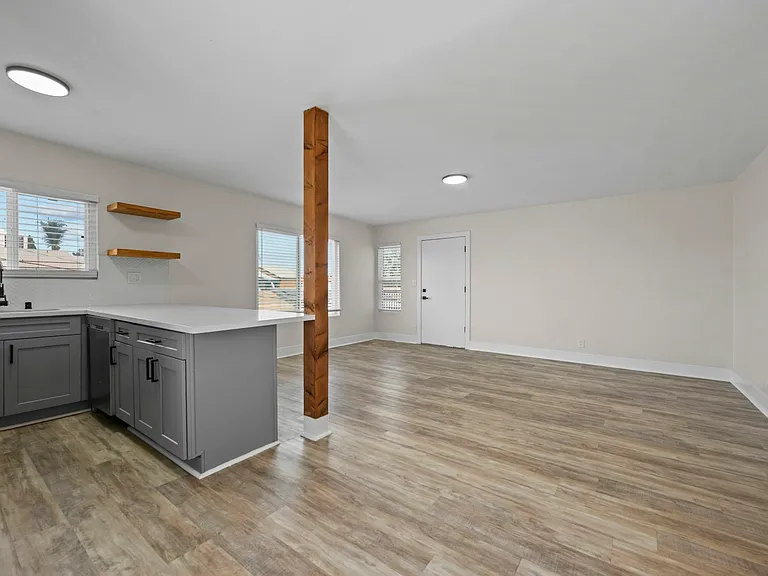 4022 42nd St #9 — Photo 4