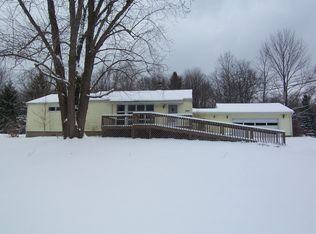 10801 Auburn Rd, Chardon, OH 44024