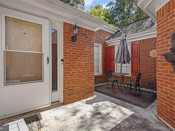 4th image of 10820 Lees Ct