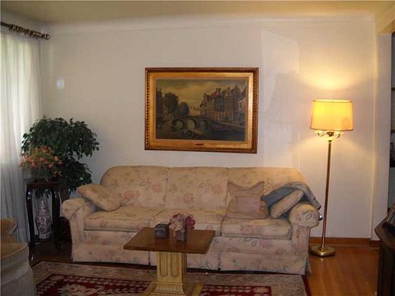 2nd image of 1001 Santa Monica Dr
