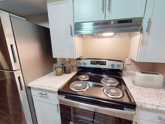 2nd image of 967 Park Ln #955G