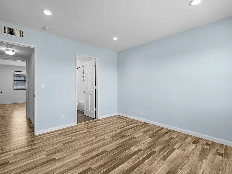 412 N Bushnell Ave #C — Photo 18
