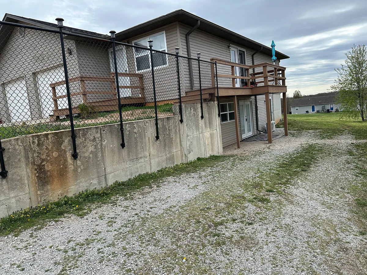 Building Photo - 705 S Howell Ave #2B