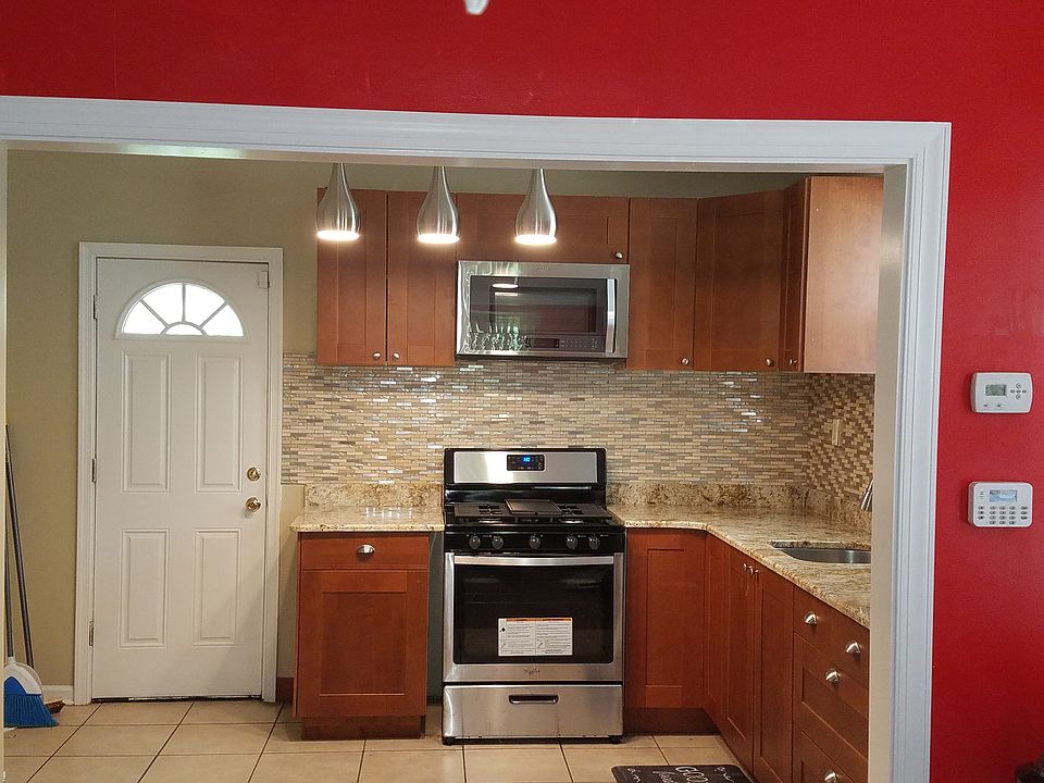 2nd image of 229 Division Ave NE