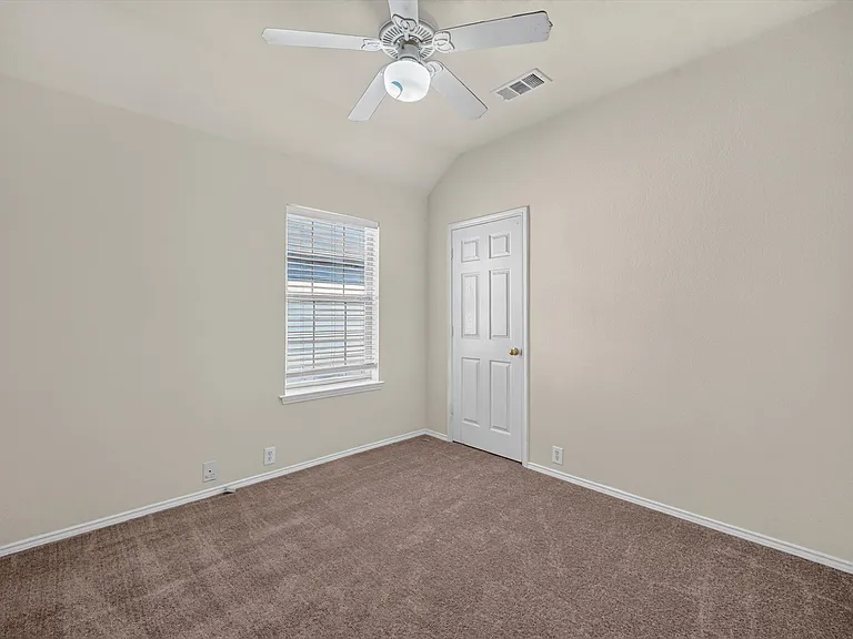 2328 Hunters Run Dr — Photo 17