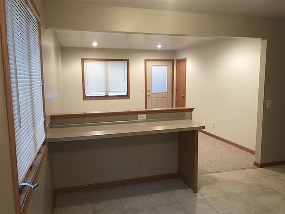 4th image of 572 W 21st St