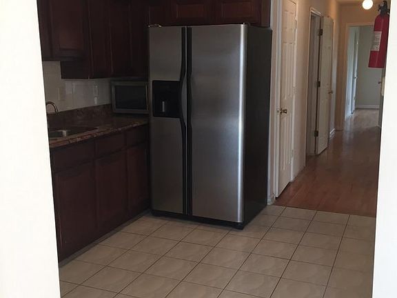 3rd image of 148 Saint Pauls Ave #1