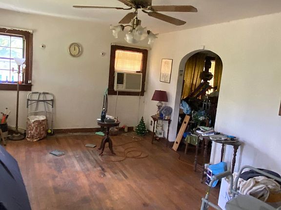 3rd image of 209 Richmond Ave