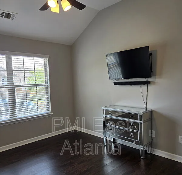 422 Live Oak Pass — Photo 18