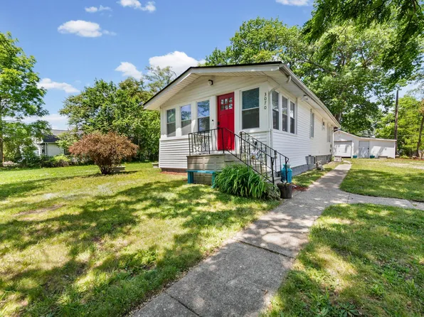 3070 Grove St, Keego Harbor, MI 48320