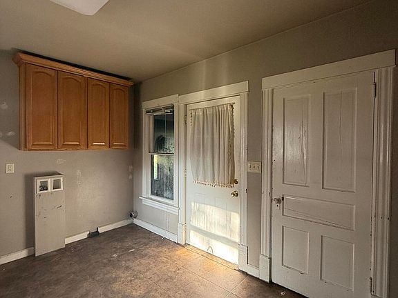 4th image of 307 E 4th Ave