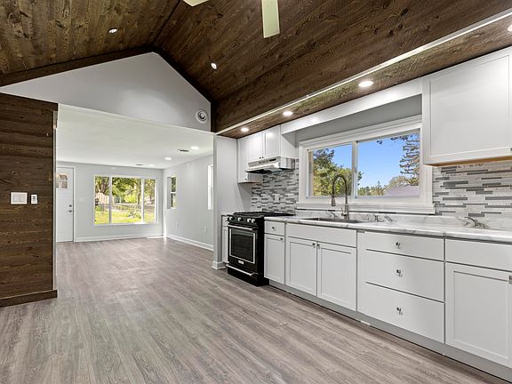 3rd image of 1702 Lyran Ave