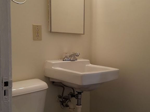 5th image of 3311 Archwood Ave APT 11