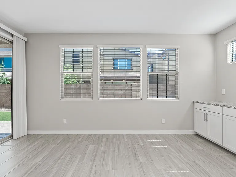 1154 E Thompson Way — Photo 18
