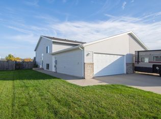 964 41st Ave W, West Fargo, ND 58078