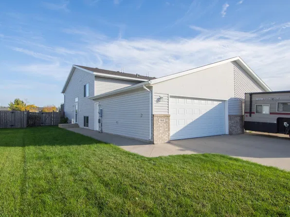 964 41st Ave W, West Fargo, ND 58078
