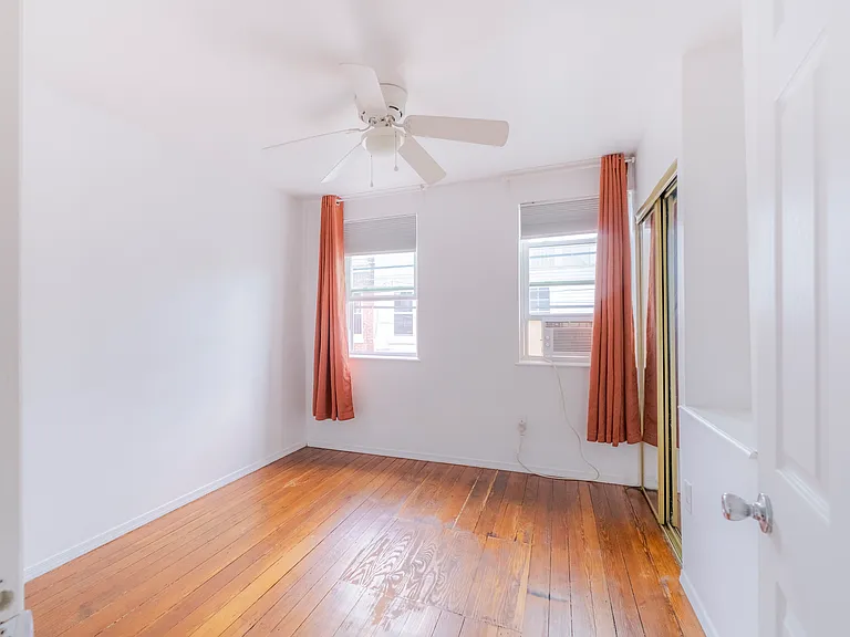 421 E Flora St — Photo 14