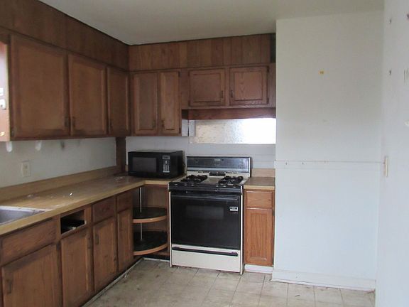 3rd image of 4523 N New England Ave