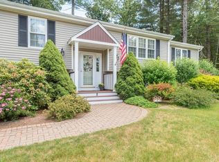 8 W Parish Ln, Merrimac, MA 01860