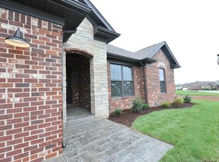 2917 Boulder Ridge Dr, Jeffersonville, IN 47130