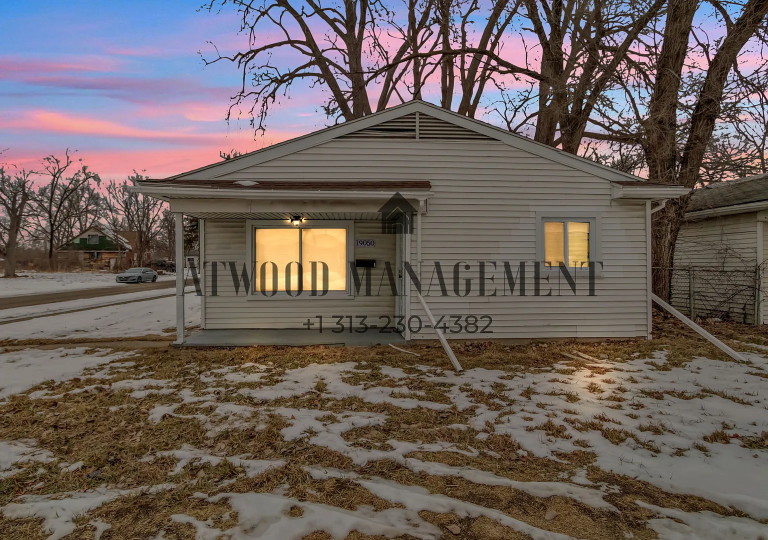 This beautifully updated 3-bedroom, 1-bath single-family home is ready for move-in! — Photo 1