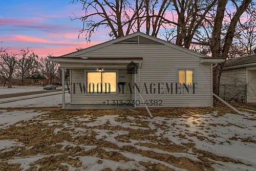 19050 W Davison St Photo 1