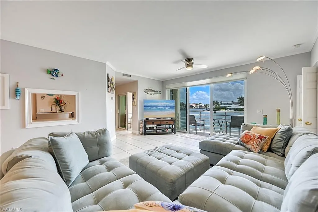 3 bed, 2.5 bath, 1786 sqft, $15,000 — Photo 2