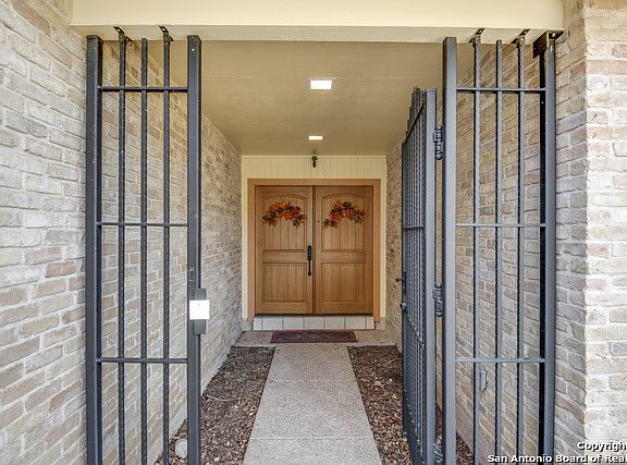 3rd image of 15751 Eagle Cliff St