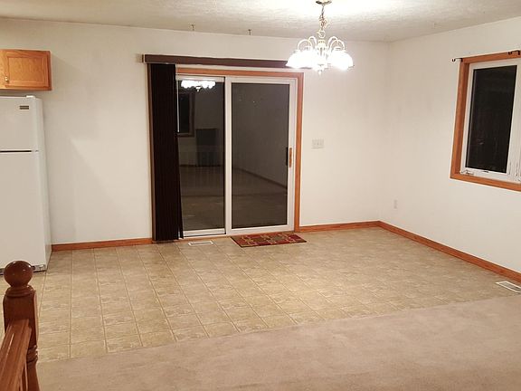 5th image of 910 Florence Ave