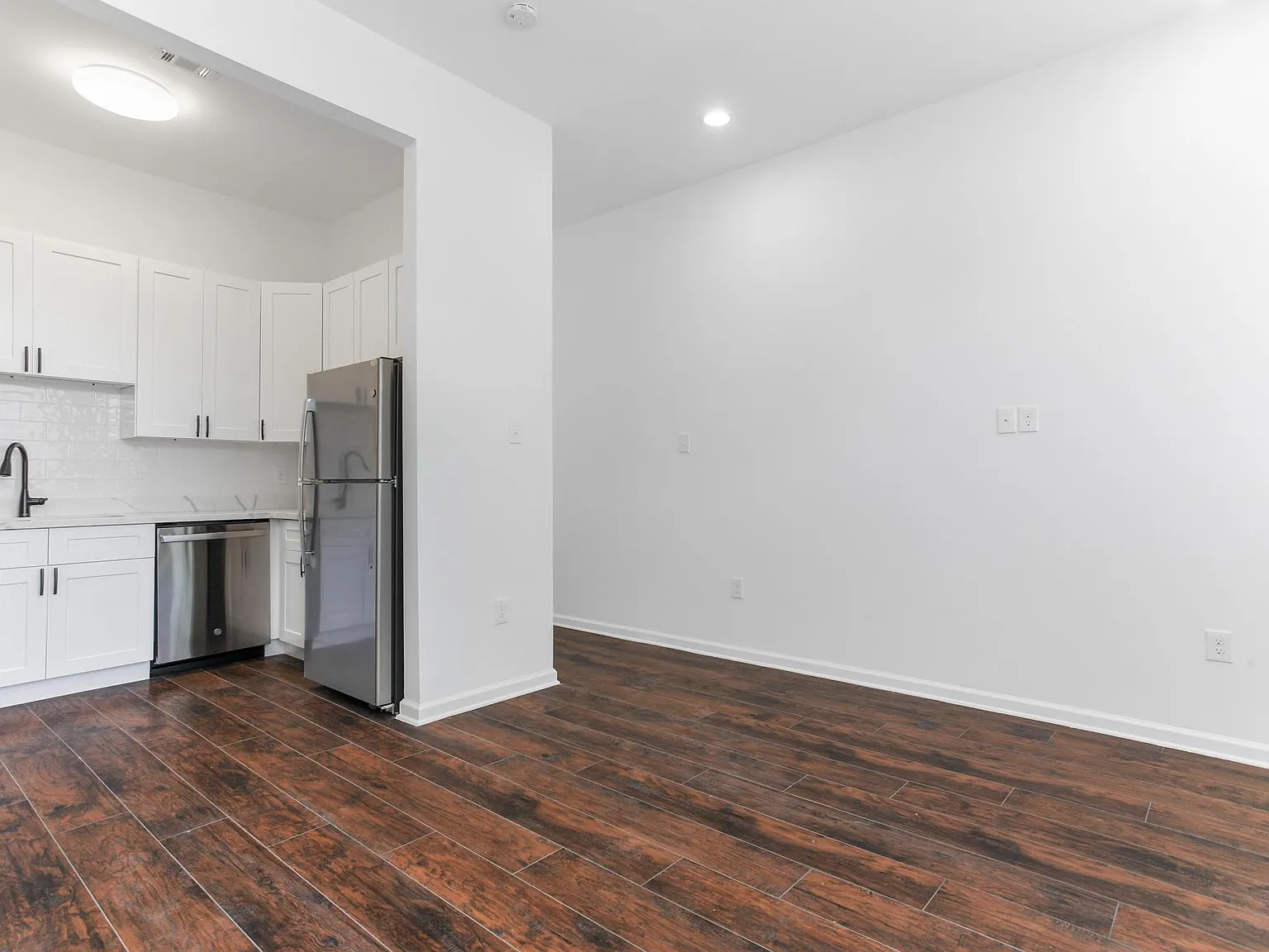 3 bed, 1100 sqft, $1,889 — Photo 2