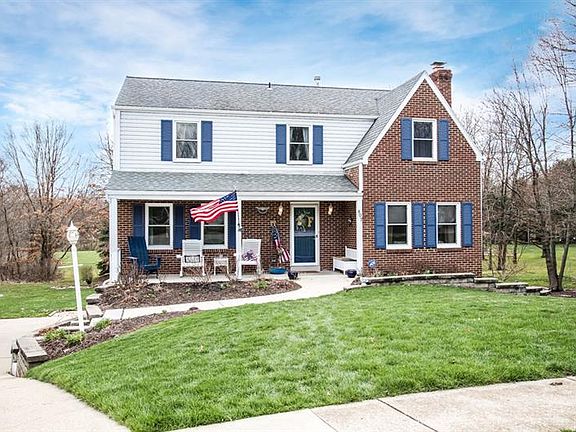 2nd image of 807 Trowbridge Pl