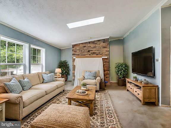 4th image of 8001 Kerrydale Ct