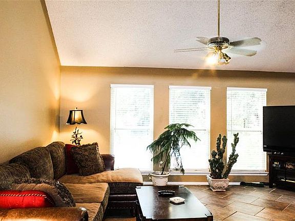 4th image of 1508 Oak Hollow Dr
