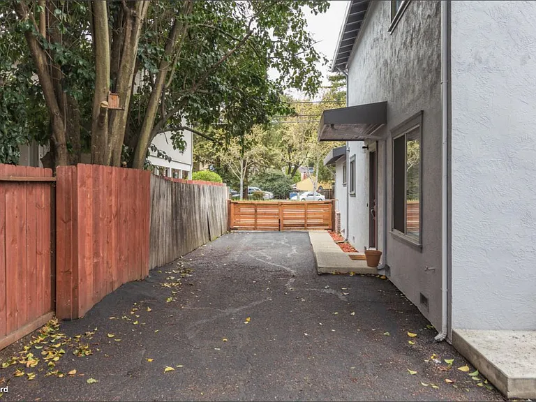 3121 Alhambra Ave — Photo 10