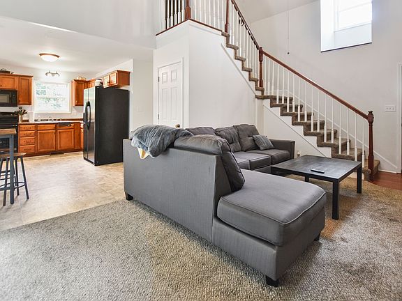 3rd image of 328 Maple Park Dr