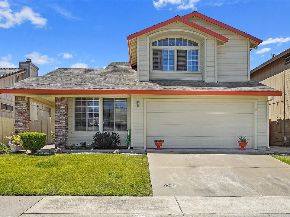 1st image of 812 Lyonia Dr