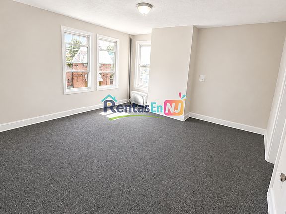 4th image of 14 Nursery St #2A
