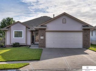 13903 Springview Dr, Papillion, NE 68133