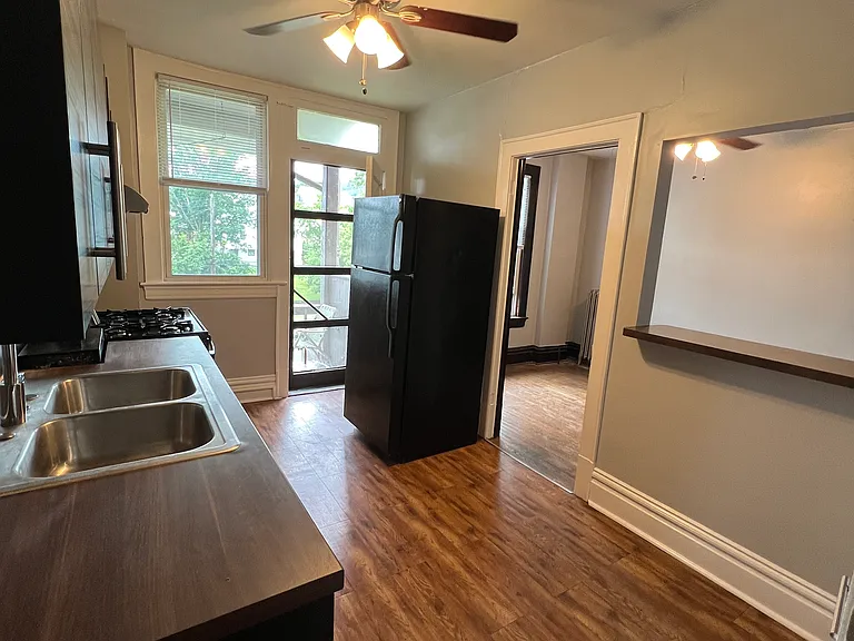 2702 Center St #3 — Photo 2